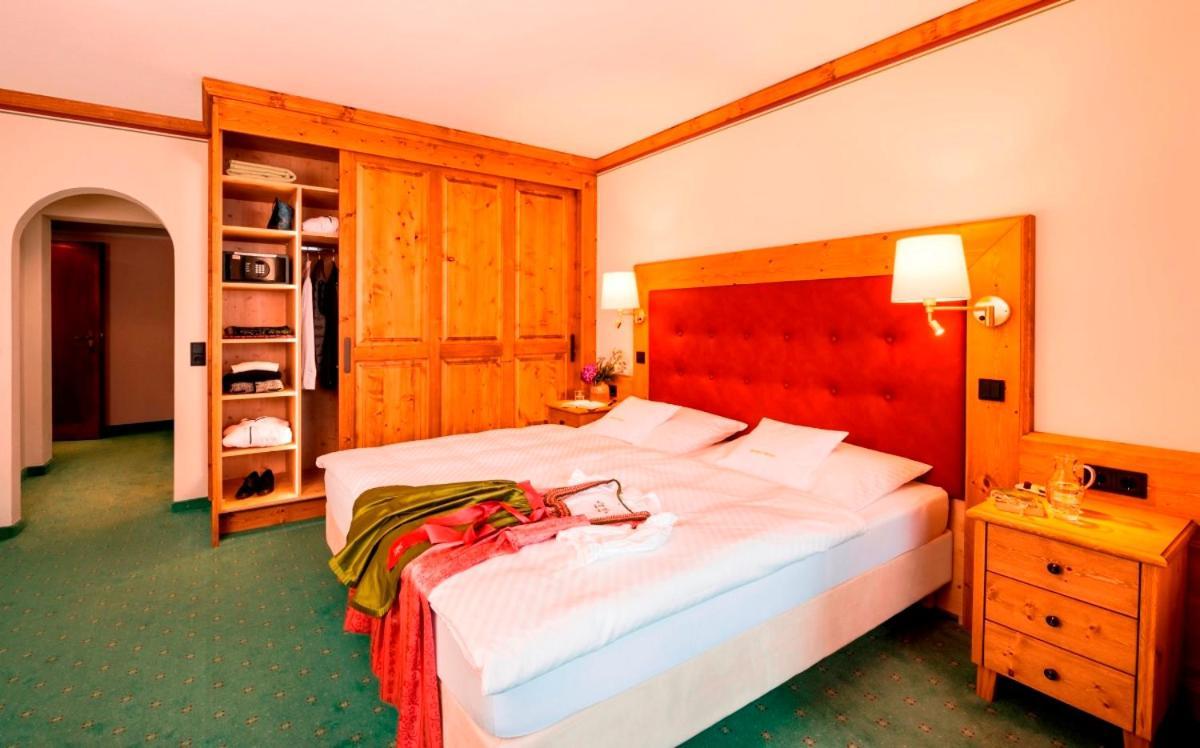 Parkhotel Wallgau 4 Sterne Superior Alpenjuwel Mit Spa Genuss, Golf & Wellness In Der Karwendel-Region Tradition Trifft Eleganz Im Stilvollen Rueckzugsort ภายนอก รูปภาพ